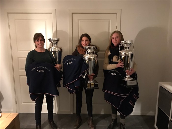 Championatsvindere 2017
Spring.:  Lone L. Hesselmark på Goodpoint
Dressur.:Julie Nørgaard på Sandbæks Camry
Pony.: Molly Risager
Stort tillykke.
